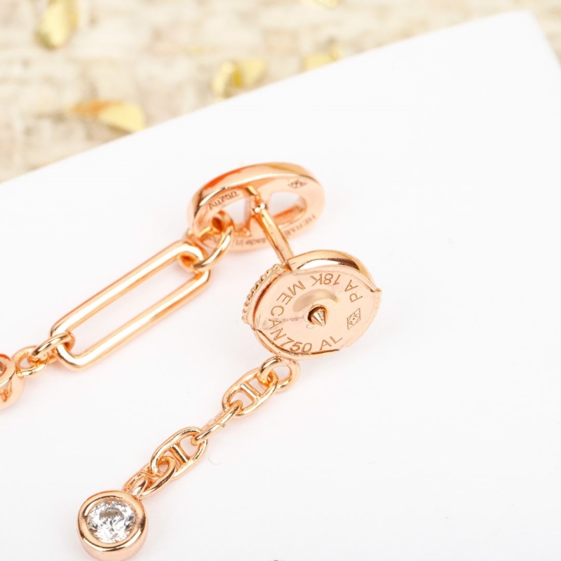 H**me5 earrings